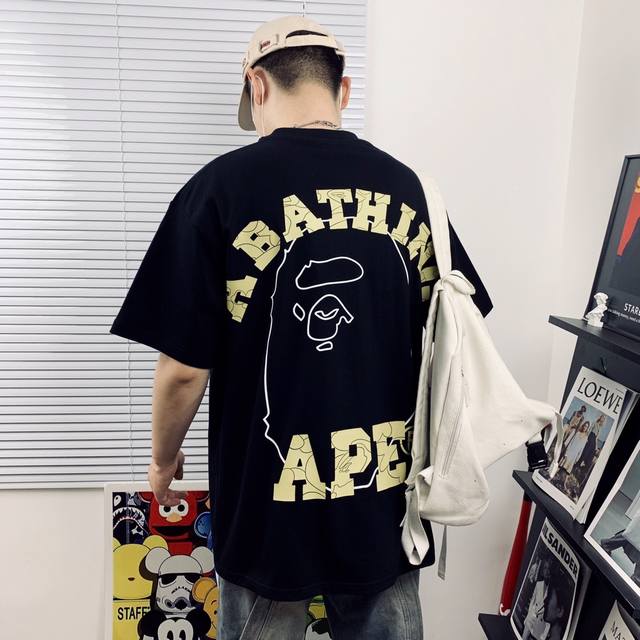 模特细节图# bape Summer Camp猿人头炫酷字母重工艺印花圆领短袖 高版本 猿人形象 260克优质高织纯棉面料 双纱精梳 质感柔软官网发售款 超级推