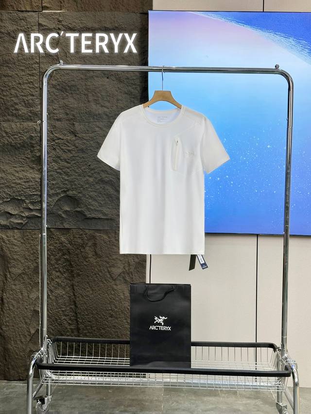 arcteryx 始祖鸟小Logo刺绣冰丝速干透气短袖T恤 采用新品冰丝速干面料 不褪色不变形不缩水手感超级柔软 超适合夏天 柔软光滑 上身柔和舒适 活动时不闷