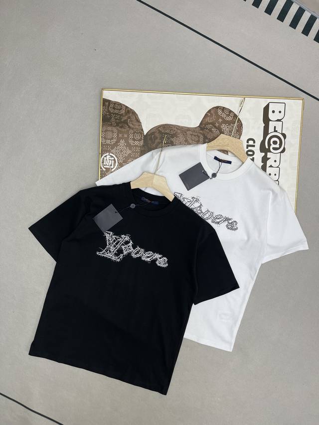 顶级复刻版本 新款Louis Vuitton路易威登Lv大Logo字母反印花休闲情侣宽松短袖T恤 独一无二的活性环保面料染色 32支双纱精梳纯棉爽滑手感 纯棉不