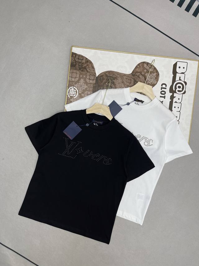 顶级复刻版本 louis Vuitton 路易威登Lv 25Ss钉珠工艺手工珠刺绣字母圆领短袖T恤 Louis Vuitton 法国路威酩轩集团-Lvmh旗下品