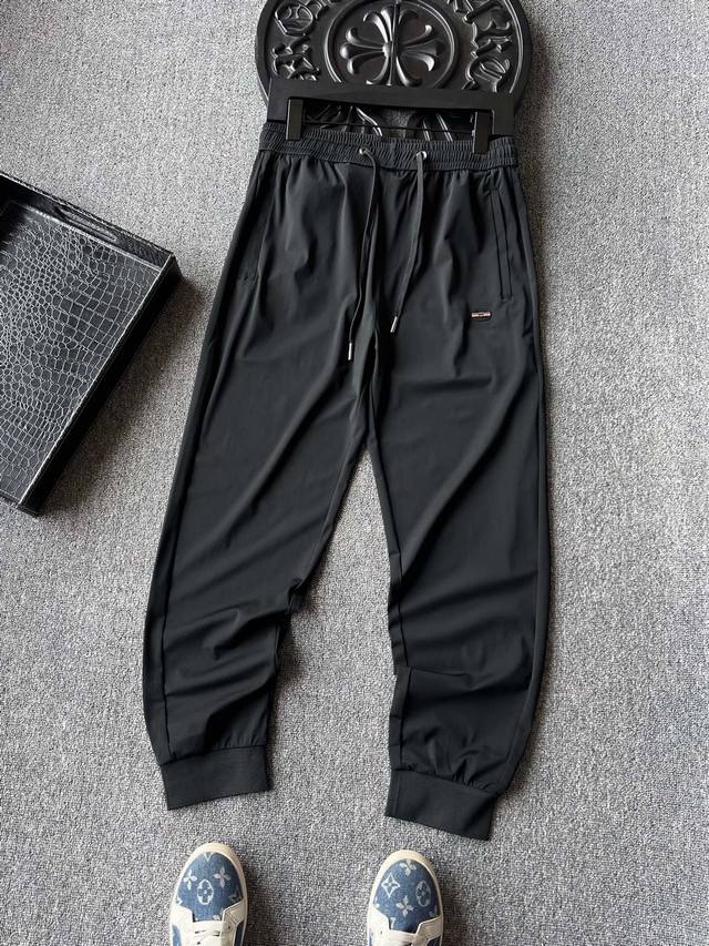 专柜顶级货 人气爆款 Gucci 古驰双G彩标专柜新品冰氧蚕丝长裤 恒隆在售万元级 款号 3666 古驰家今年新品冰氧天丝面料 内外层做了液氨工艺处理 久穿持久