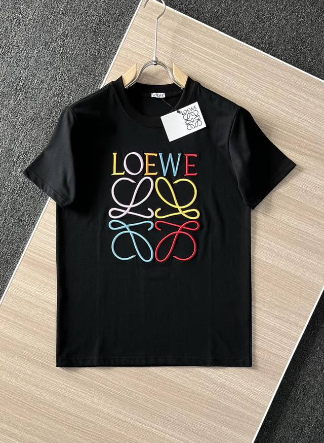 高品质 loewe 罗意威彩色刺绣T恤 25Ss春夏新品 区别市场通货 采用百灵达万针刺绣 立体饱满 内里衬网面 贴身不扎人 采用230克平纹双纱纯棉面料 经过