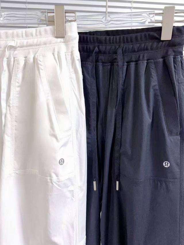 夏季薄款Lulu Studio工装裤 这条工装裤真的绝了啊春夏天穿敲凉快很透气救了我这种夏天不爱穿短裤人的命这个夏天我要和Lulu这件裤子锁死 dance St
