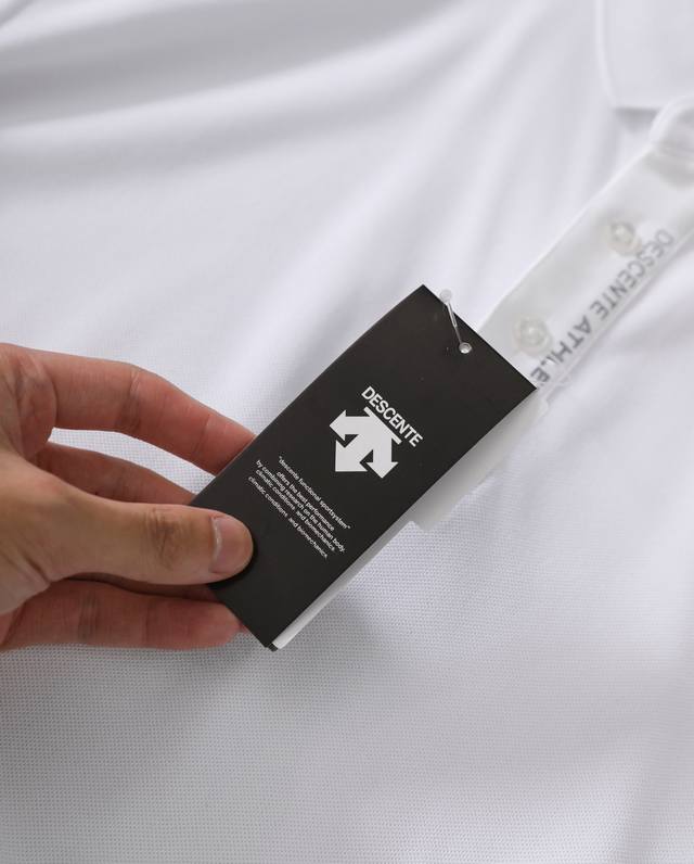 Descente 迪桑特经典翻领胸前硅胶小标男女款户外运动短袖polo衫 高品质 质量很好 进口速干精梳珠地面料亲肤舒爽 不粘身不黏腻 排汗吸湿 这款迪家的po