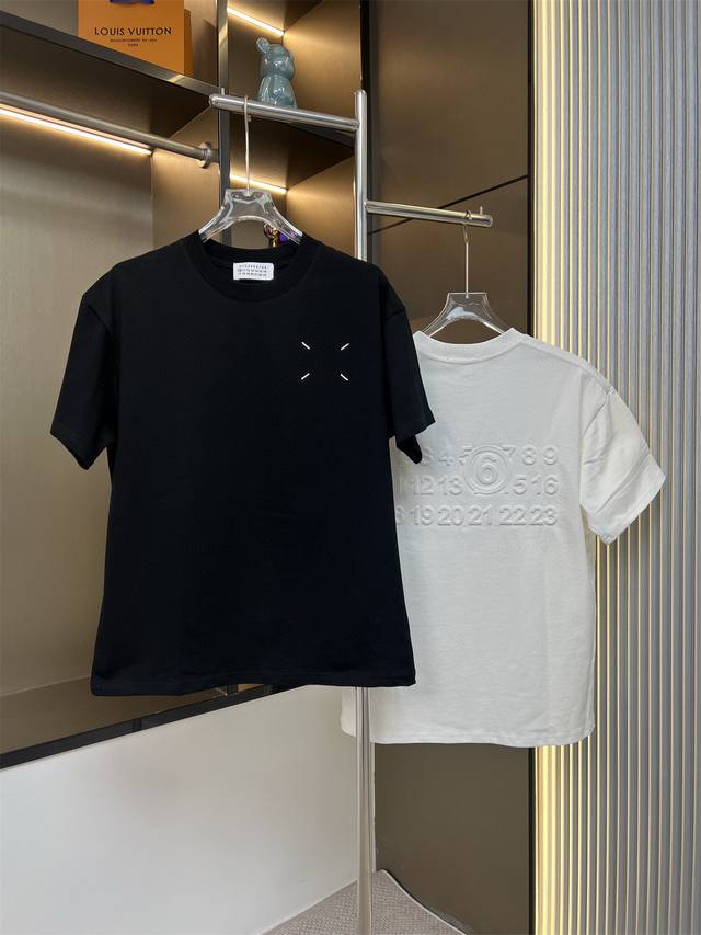 maison Margiela马吉拉2025Ss新款压花图案情侣休闲短袖T恤 最高版本 定制面料290克双纱 定制凹凸字母铜版压花图案 辅料 开模原版过鉴定领标