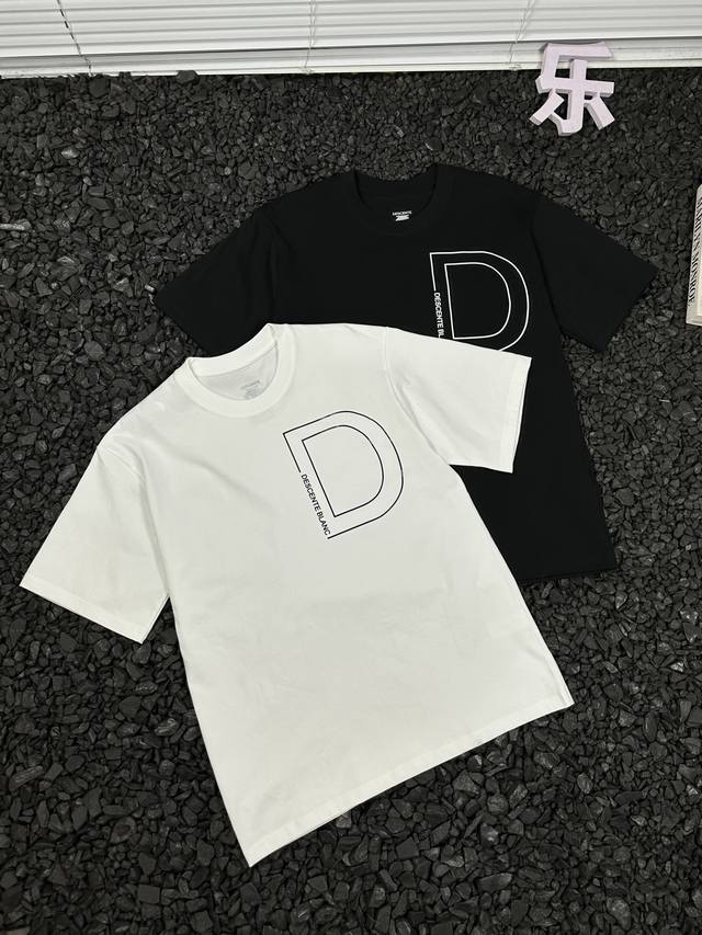 Descente迪桑特镂空大D字母Logo宽松休闲时尚百搭落肩袖短袖T恤男女同款 - 在忙碌的日常里 最渴望的就是舒适与自在 迪桑特这件镂空大D字母Logo短袖