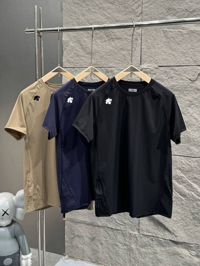 供 descente 迪桑特夏季速干短袖T恤 后背打孔工艺 三色综训运动健身男女同款清爽速干短袖T恤夏季新款 原单Des综训系列运动健身男士轻薄透气速干T恤 这