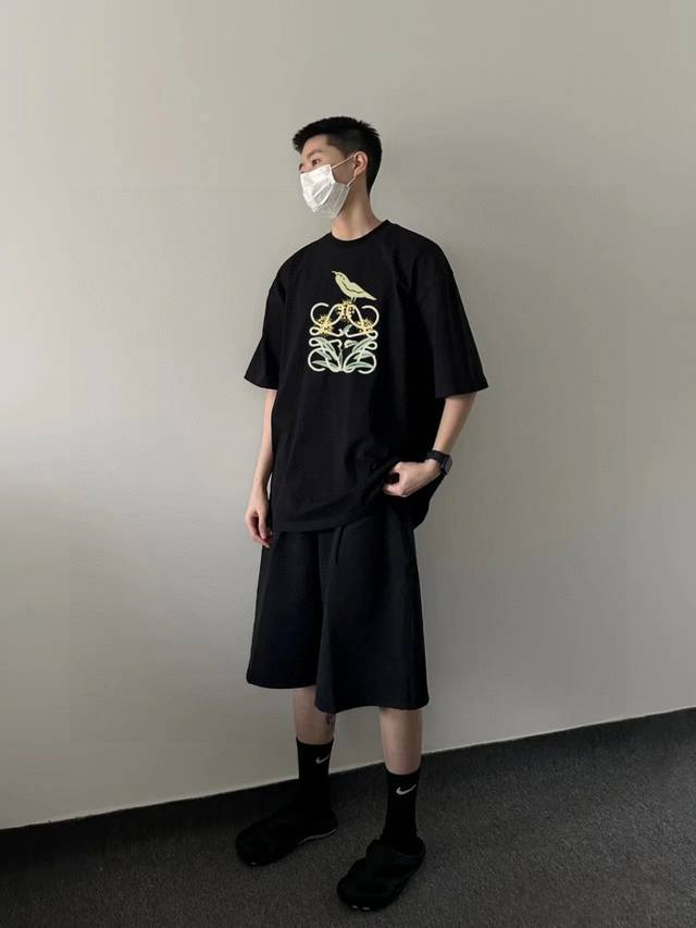 上新 Loewe 罗意威25Ss 鸟印花短袖 高版本 重工 短袖T恤 顶级用料 限量发售 面料 250克 双纱双股用料 预缩定型 具有良好的吸汗性.可以保持干爽
