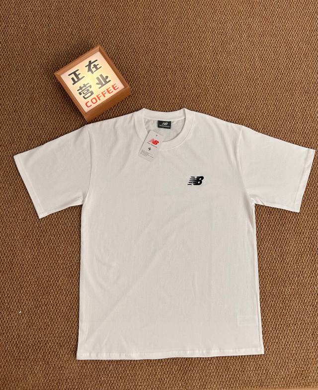 上新 顶端刺绣品质新百伦New Balance基础款短袖宽松男女同款情侣款 采用抗菌260克新疆长绒棉重磅面料 透气舒适 怎么洗都不起球透气轻柔的短袖 让您穿着