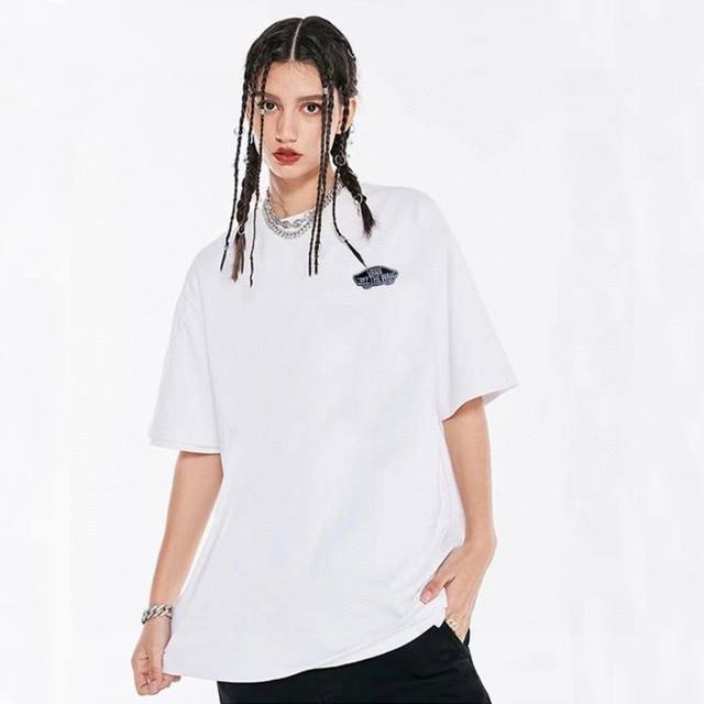 上新 万针刺绣万斯Vans 基础Loog百搭260克重磅纯棉短袖T恤简约圆领落肩短袖 此款用的是加宽领口设计做的非常挺用料非常给力百洗领口也不会松垮 衣服版型风