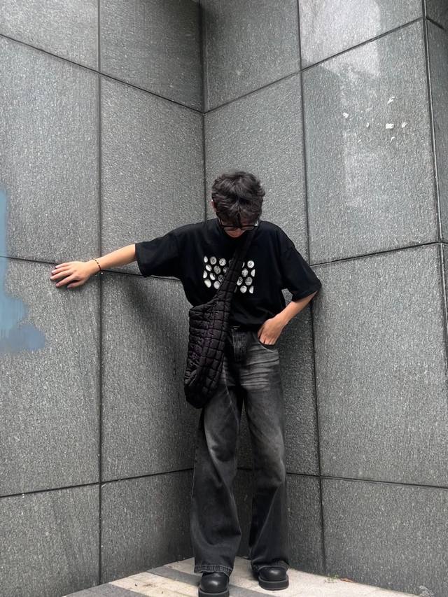 maisonmargiela 马吉拉 镂空圆洞数字短袖 模特资讯图#