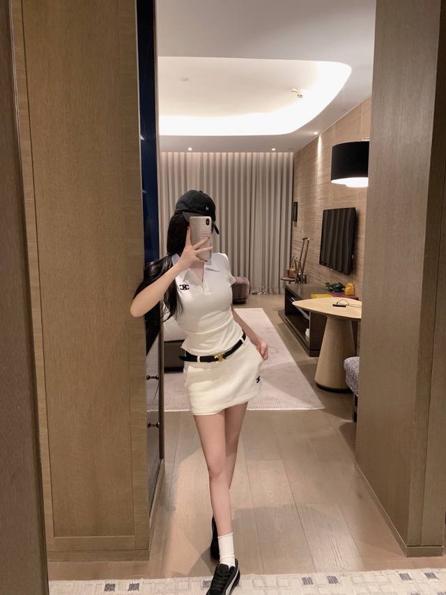 上新 送腰带 celin* 赛琳 25Ss新款T恤裤裙套装 凯旋门图案刺绣装饰 休闲款 三色 颜色 白色 黑色 灰色 均码衣长53胸围84 裤裙长30腰围62-