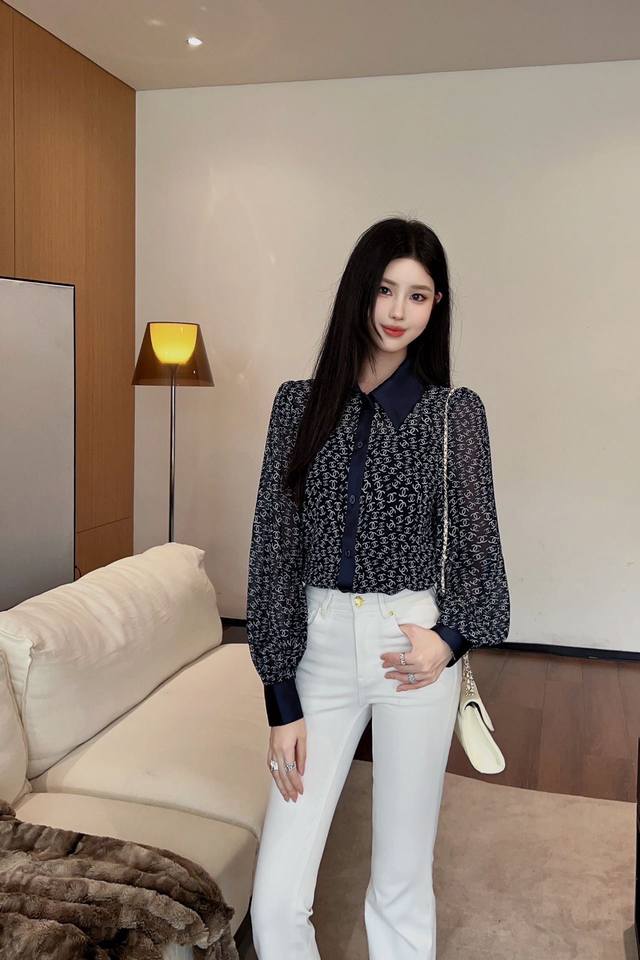 上新 chane* 小香 2025Ss新款微透视若隐若现时尚小心机衬衫 可A可乖的风格 版型属于谁都好驾驭的 日常通勤穿什么的都是很Ok的 满满小细节太加分了