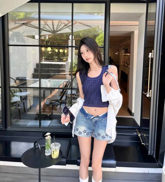 chanel香奈儿小香双C山茶花刺绣洗水牛仔短裤 款号 25670205460 颜色 蓝色 尺码 Sml s码80-95斤 m码95-110斤 l码110-12