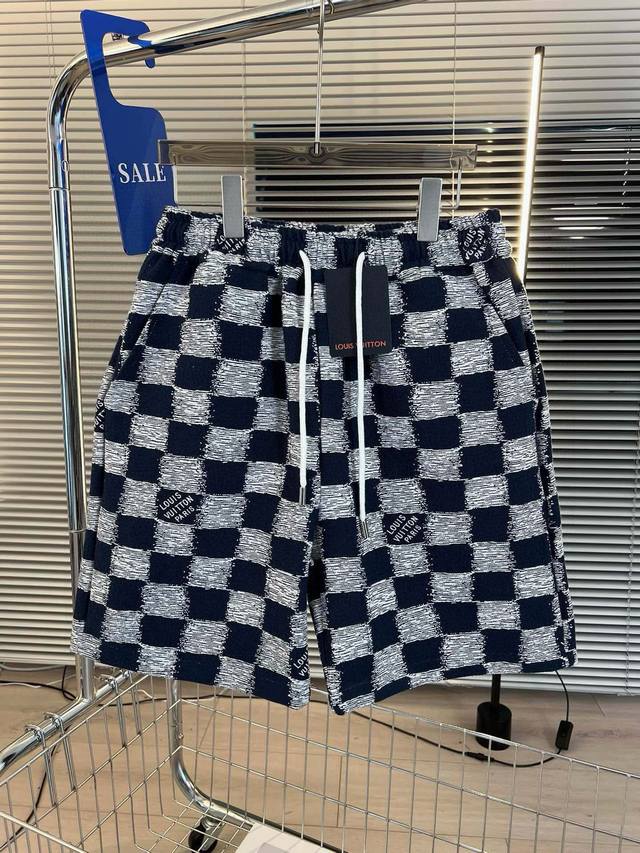 品名 Lv 24Ss春夏 王鹤棣 菲董马赛克棋盘格提花面料 松紧带抽绳休闲短裤 版型 宽松 面料 提花牛仔 颜色 蓝色 尺码M-L-Xl 胸围 衣长 肩宽 m