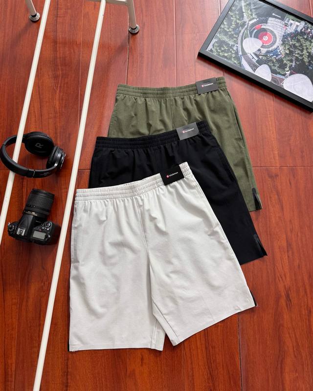 供 原单品质 lululemon 露露夏季运动速干短裤 5分裤 日常通勤穿搭首选 极致平替 科技与生活的体验 快乐无极限 黑科技面料 精美细致的剪裁工艺C两侧无