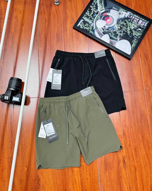 供 原单品质 lululemon 露露男士速干短裤5分裤 男士日常通勤穿搭 高端黑科技产品 品质的代表 男士夏季速干短裤 百搭黑色 绿色 高定超轻聚酯复合氨纶科