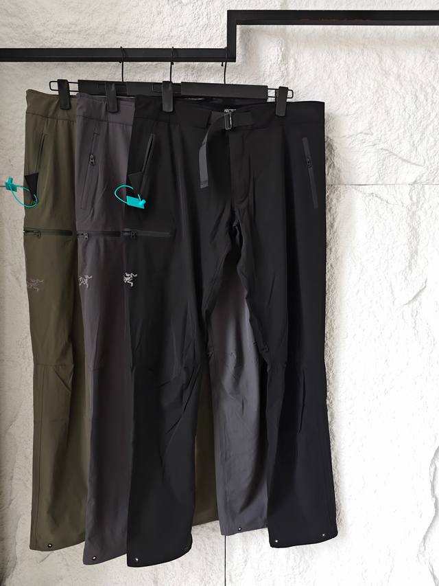 Arc Gamma pant 纯色Logo刺绣舒适直筒腰带工装风弹力休闲裤 流动的雕塑 穿行于文明与荒野的诗意 精密刺绣 把品牌忠诚度炼成生存装备的加密勋章 三
