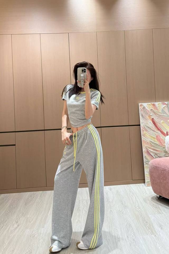 loewe罗意威经典Logo刺绣撞色圆领短袖T恤抽绳松紧腰长裤套装 款号 25670704306 颜色 蓝色 灰色 尺码 Sml s码80-95斤 m码95-1