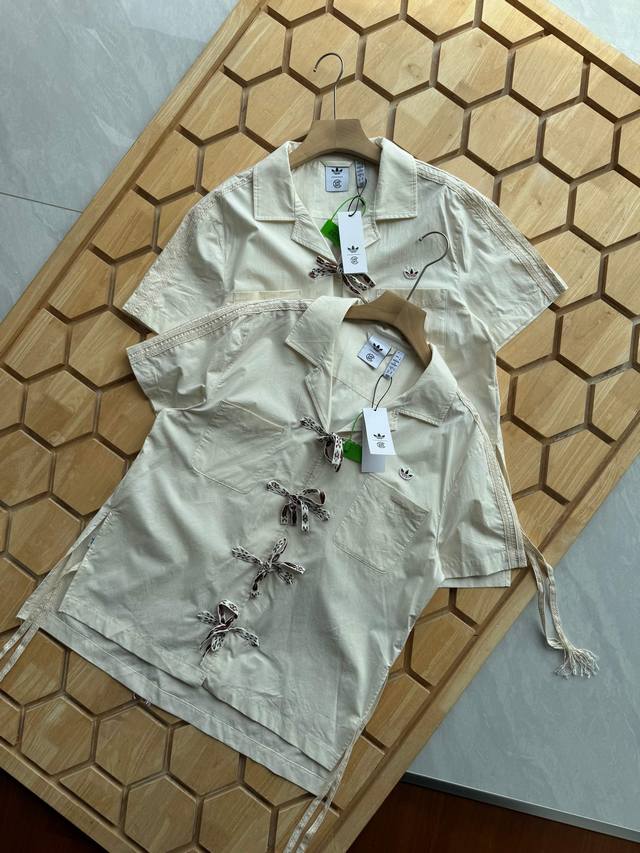 程冠希同款 Adidas Originals X Clot 联名款 蝴蝶扣短袖衬衫 颜色 奶油杏 尺码 S-Xl get宋雨琦穿搭 bowlinggender