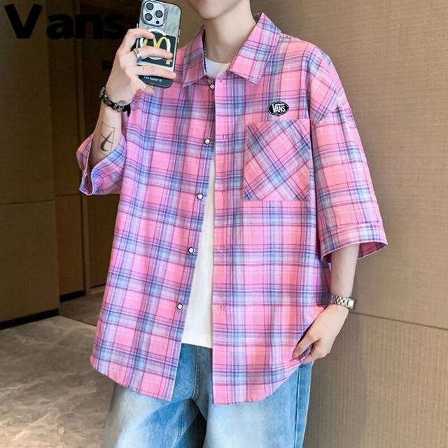 万斯Vans夏季新款 男士翻领爆款港风百搭时尚格纹纯棉翻领短袖衬衫 男士T恤衫上衣 颜色:蓝色 粉色 尺码:M-4Xl