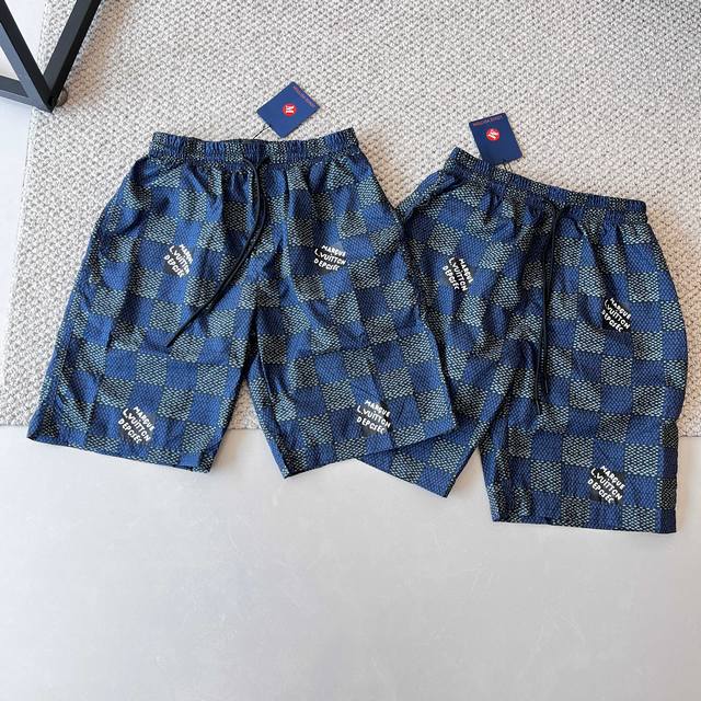 louis Vuitton 路易威登Lv印花标准款沙滩短裤 男女款速干短裤海滩裤 采用环保印刷面料 户外 旅行 徒步都非常适合哦 内衬网布 颜色 时尚花色 成分