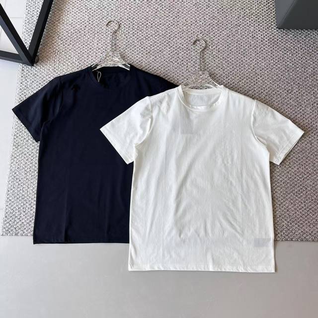descente 迪桑特Essential男士防晒T恤速干短袖针织衫新款 男女同款 双面双纱50支 迪桑特同款面料 精梳棉 细节无可挑剔 品牌元素设计理念 体现