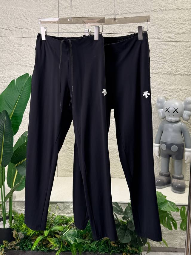 独家臻品 Descente 迪桑特情侣同款Running跑步运动健身男女情侣同款休闲裤小脚裤 运动休闲速干长裤 采用质四面弹力面料 面料挺括 顺滑舒爽 F360
