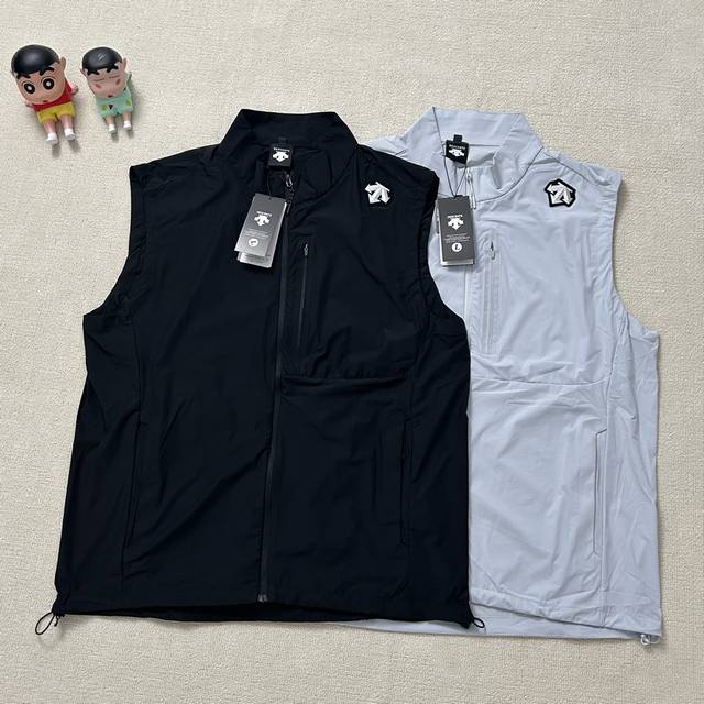 dec迪桑特 夏季速干冰感立领马甲 独家款式 实拍图 经典Toyobo面料制成的速干冰感立领马甲 采用吸湿性极佳的专业运动面料动感珠地 布表面呈疏孔状 有如蜂巢
