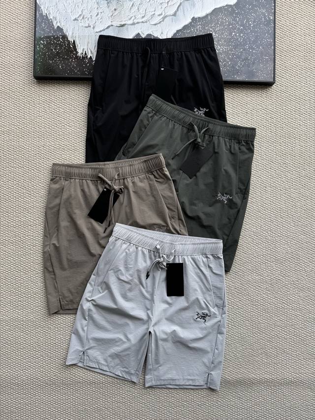 25夏季新款 茑家男士刺绣运动休闲速干短裤 百搭版型 来一波细节 真的随便去比较 市面上这种货卖的低于100都得去抢的节奏 经典百搭裤型 点缀时尚抽绳 运动休闲