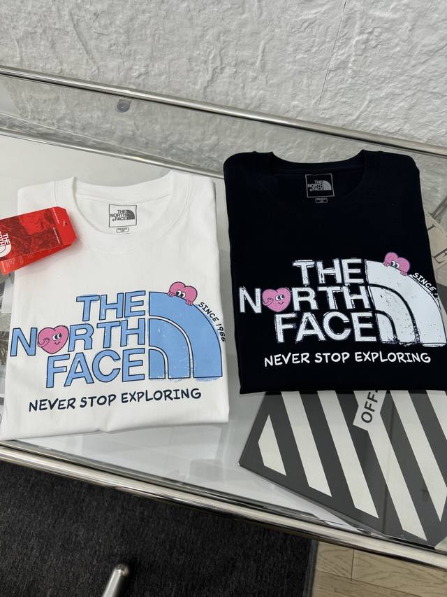 The North Face 北面 25Ss Tnf情人节系列印花男女情侣圆领短袖T恤 小红书热门爆款 明星网红同款穿搭 男女日常通勤穿搭必备单品 高品质260