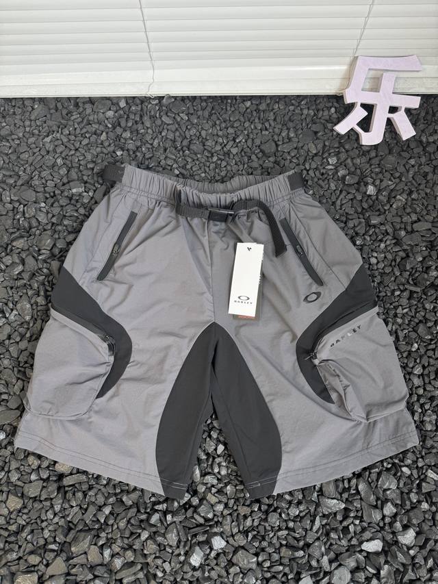 Oakley 欧克利 夏季必备压胶拉链口袋弹性腰带 拼接拼色工装机能短裤 男女款 - 超级立体做工短裤 上身非常好看 定制超软超舒适的透气速干面料 夏季很适合