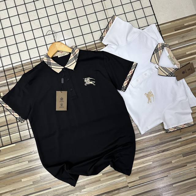 重工刺绣2025新款Burberry 巴宝莉人马胸前刺绣小标三粒扣翻领polo衫短袖 专柜同步64支定制级别双重水洗珠地棉网眼 表面呈疏孔状 犹如蜂巢 透气 干