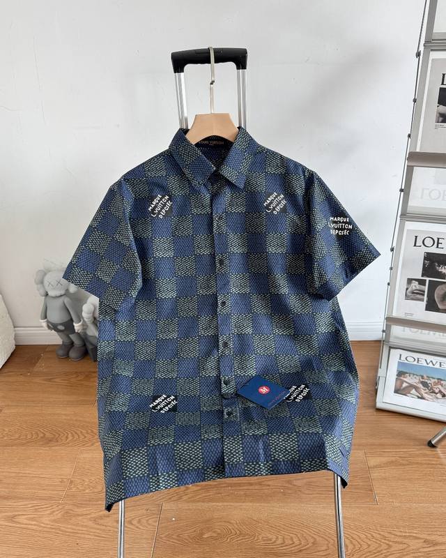 louis Vuitton Ss25 男士春夏系列 Damier 格纹短袖衬衫 菲董设计师秀款 经典老花棋盘风格 时尚 简单 高级感满满 尺码 M L Xl