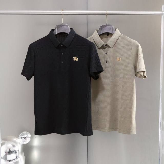 巴宝莉顶级高奢大牌外贸货重磅来袭 纯原臻品 高奢出品 Burbberry巴宝莉2025S 新款胸前战马浮雕提花无痕polo衫 外贸服装工厂p大量现货库存积压 没