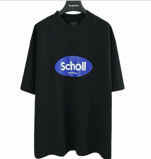 balenciaga 巴黎世家2025 Ss 联名Scholl印花短袖T恤 260G定制定染纯棉双纱面料 柔软舒适不掉色 进口材料康丽机器印花 效果立体清晰 牢