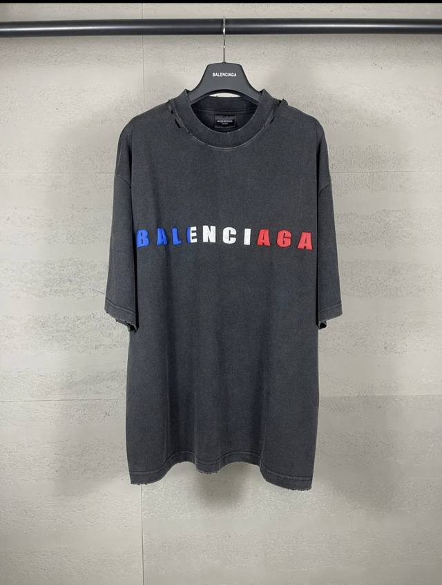 balenciaga 巴黎世家2025 Ss 英文彩色Logo发泡字母印花磨烂做旧短袖T恤 尺码 Xs-S-M-L 正确版本尺码很大 Xs S M L 胸围11