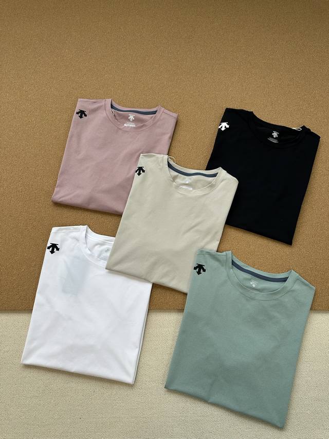 迪桑特 Descente 25Ss夏季新品柜子同步户外跑步休闲无痕压胶短袖T恤 颜色 黑色 粉色 绿色 卡其色 白色 尺码 M-4Xl 如今热销的顶级流量款 高