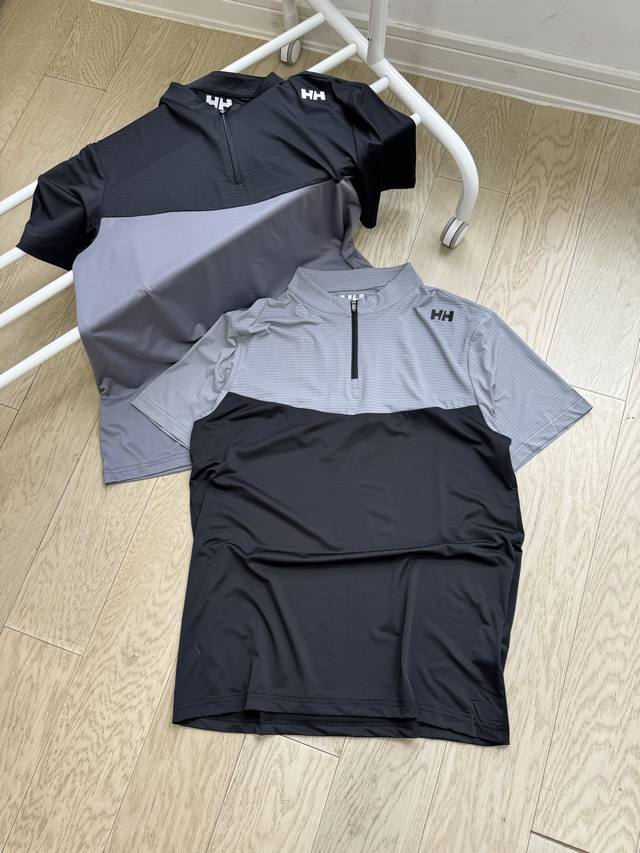helly Hansen 海丽汉森 男士速干冰丝高弹拼色透气户外休闲运动跑步半拉链短袖T恤 全身重工四针六线工艺+3D裁剪拼接工艺 肩膀非常简约精致的硅胶Log