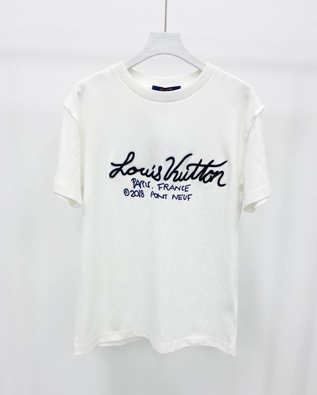 顶级最高版本 Lv路易威登Louis Vuitton 驴家1V 经典刺绣草写签名圆领半袖T恤短袖 男女同款 情侣款 宽松版型 最高版本 原版面料 高版本 高品质