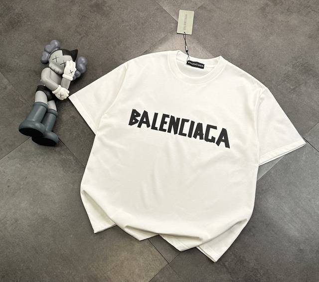 潮牌巴黎世家Balenciaga手绘泥巴做旧印花短袖 面料采用260G巴黎专用双纱*高克重十字双纱罗纹 成衣前后幅采用手绘印花+泥染泥巴吊染印花郊果 官网在卖的