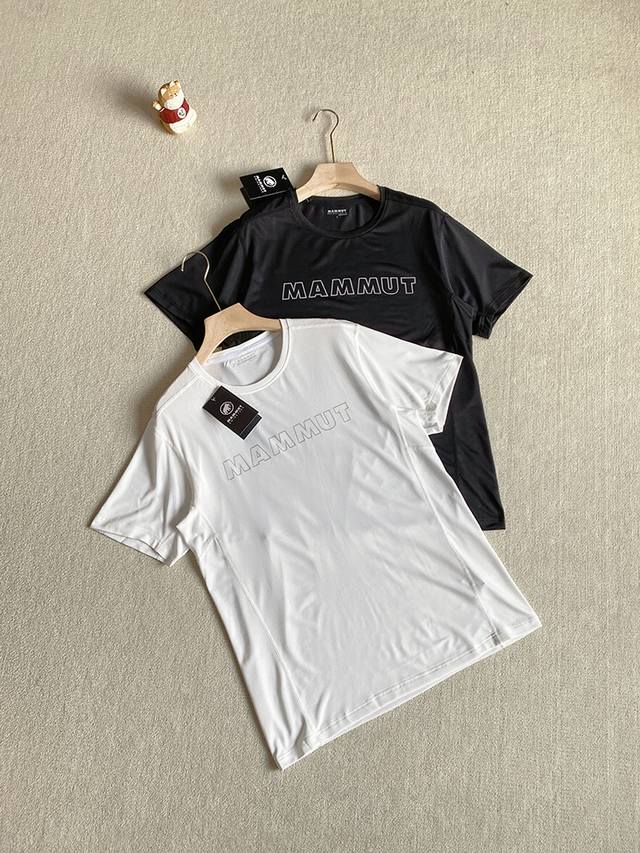 mammut 猛犸象 25Ss 男子运动跑步训练镂空字母速干短袖T恤 全身重工四针六线工艺+3D裁剪拼接工艺 胸前非常简约精致的镂空Logo印花 60.02%聚