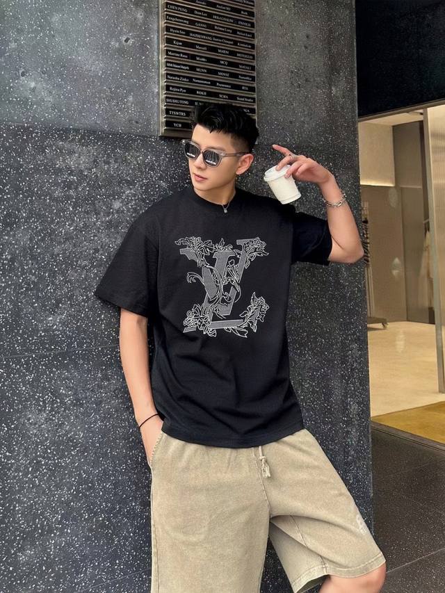 顶级最高版本 Lv路易威登Louis Vuitton 驴家1V 经典花卉Logo图案字母半袖T恤短袖 男女同款 情侣款 宽松版型 最高版本 原版面料 高版本 高