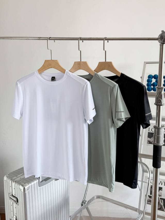 颜色 黑色 白色 绿色 尺码 M到Xxl lululemon最新款全激光打孔超透气裸干冰丝健身运动T恤 10000+激光打孔透气系统 冰感十足 快速吸湿排汗 速