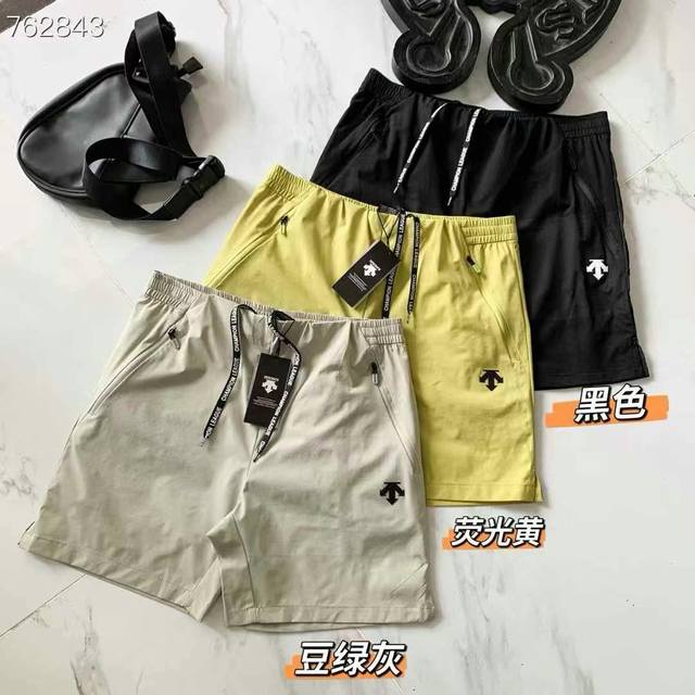 descente迪桑特Training系列综训训练运动健身男士梭织短裤夏季新 外观设计 简约而不失格调 三种经典配色 无论是清爽豆绿灰 沉稳酷黑 还是活力明黄