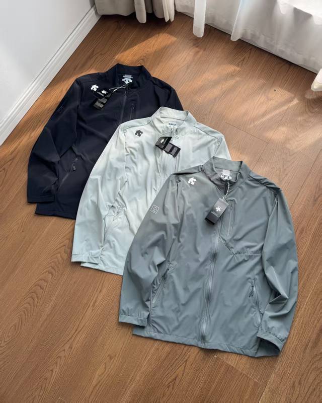 Descente 迪桑特户外立领速干透气防晒衣连帽皮肤衣 冰丝梭织面料 四面弹力演绎 不担心会紧绷束缚 有自如的活动效果 防风恒温 还可B1190以防止蚊虫叮咬
