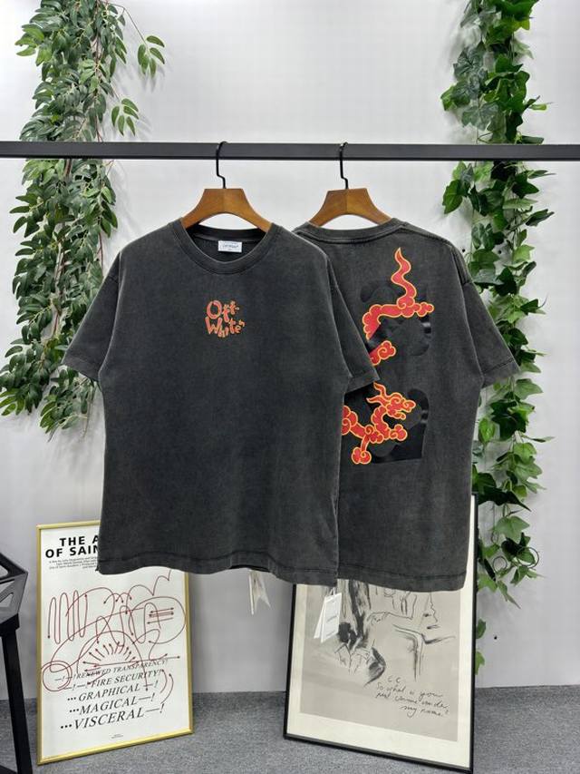 Ss春夏新款 品牌 Off-White 龙年限定款短袖T恤 颜色 做旧黑 尺码 Xs-S-M-L 男女同款 面料 采用定制260克32织纯棉双纱面料 成衣水洗后