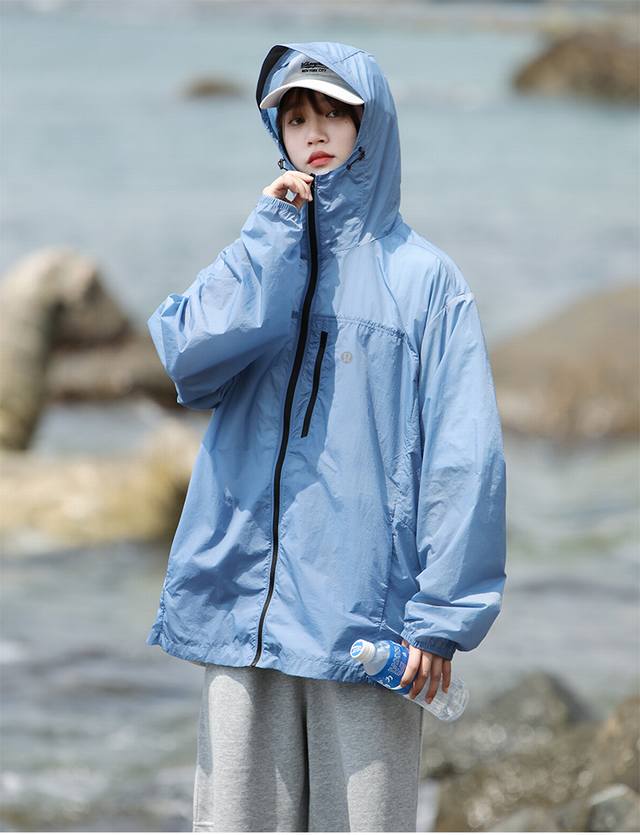 露露Lululemon lululemon Upf80 + 防晒衣 夏日户外的清凉防护盾 炎炎夏日 紫外线肆虐 Lululemon Upf80 + 防晒衣男女款