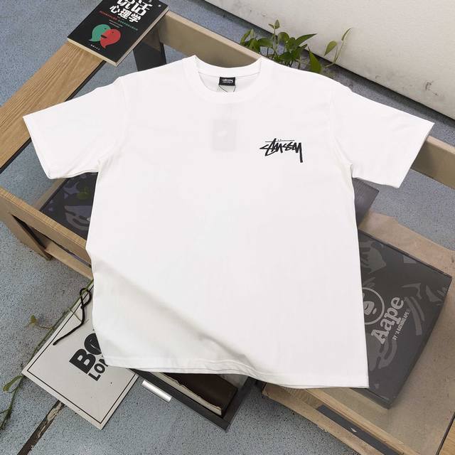 款号 Xbnb002 2025新款Stussy斯图西火焰扑克牌图案Logo印花休闲情侣宽松短袖T恤 经典永远不会过时 人手必备款 260G纯棉精梳棉不起球不起毛