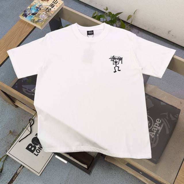 款号 Xbnb010 2025新款Stussy斯图西火柴人图案Logo印花休闲情侣宽松短袖T恤 经典永远不会过时 人手必备款 260G纯棉精梳棉不起球不起毛 圆